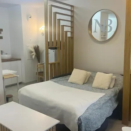 Apartment Spacieux Terrasse Metro Hopital 4pers Wifi